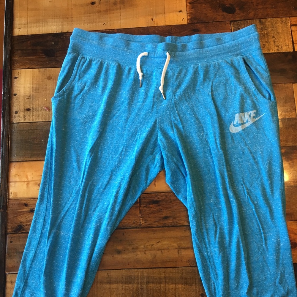 Nike Cropped Lounge Pants